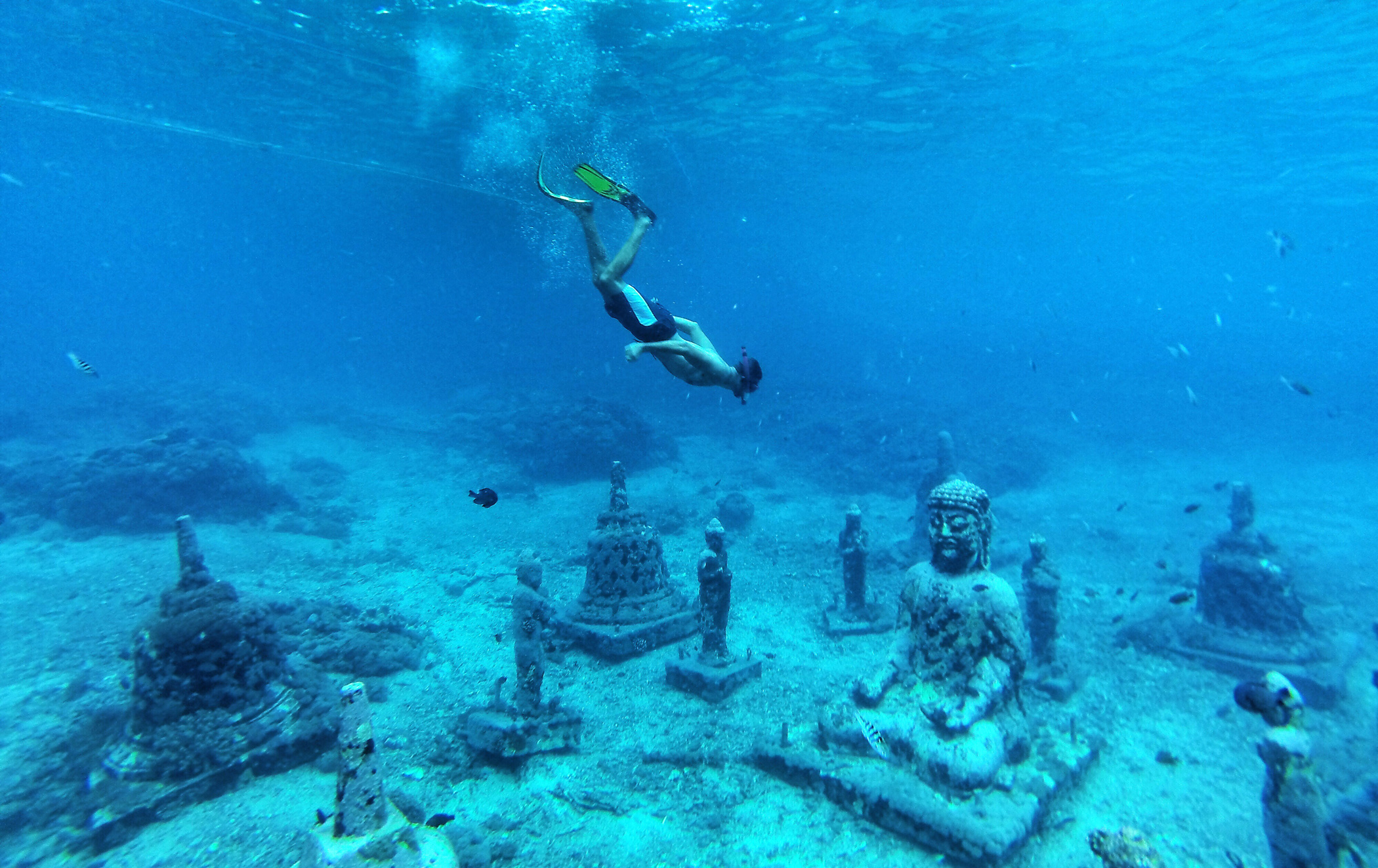 snorkelling-at-the-buddha-temple-in-bali